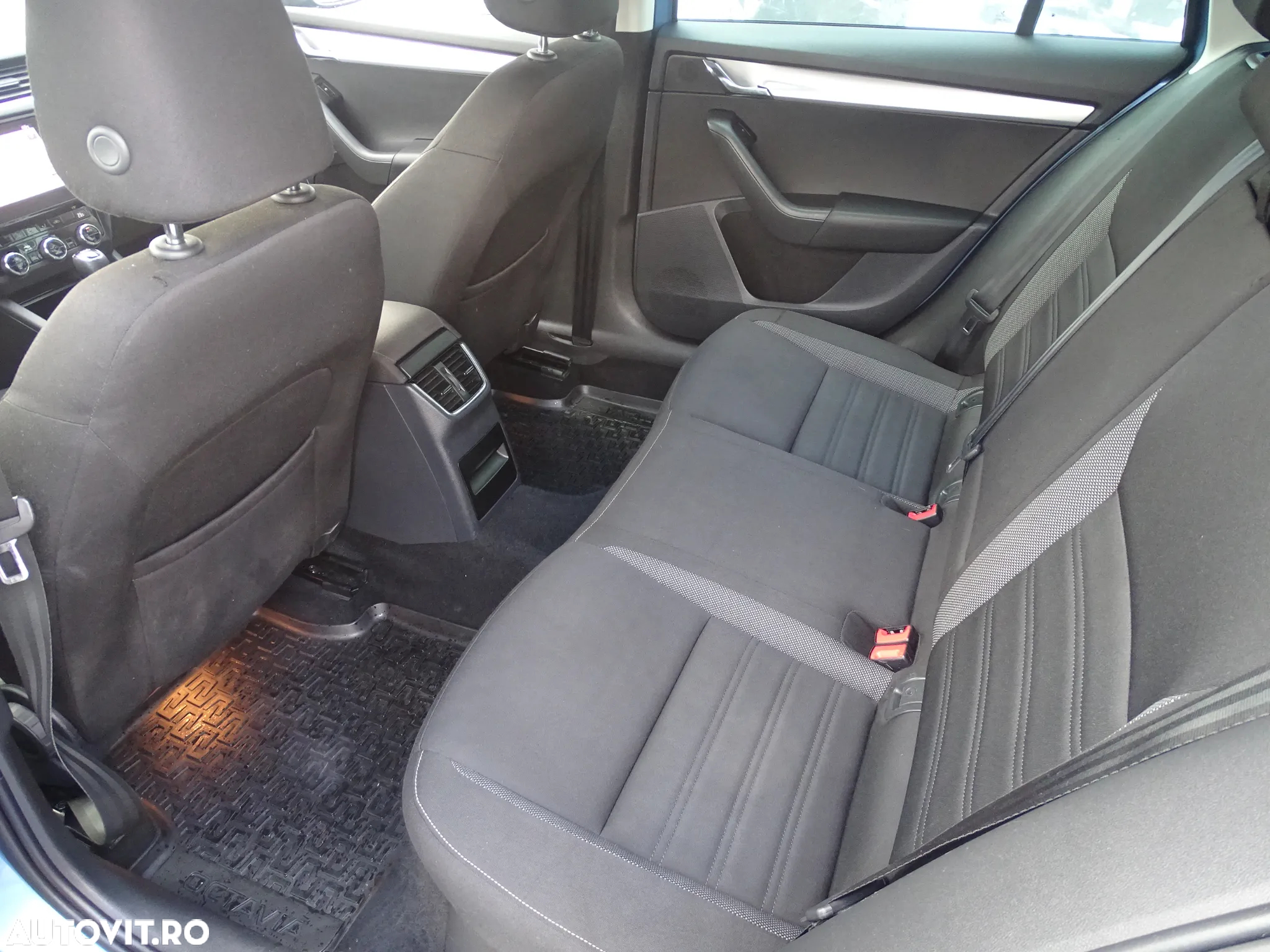 Skoda Octavia Combi Diesel 2.0 TDI DSG Style - 10