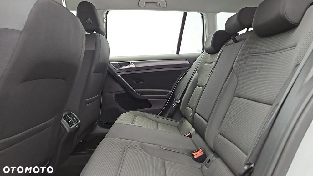 Volkswagen Golf - 23