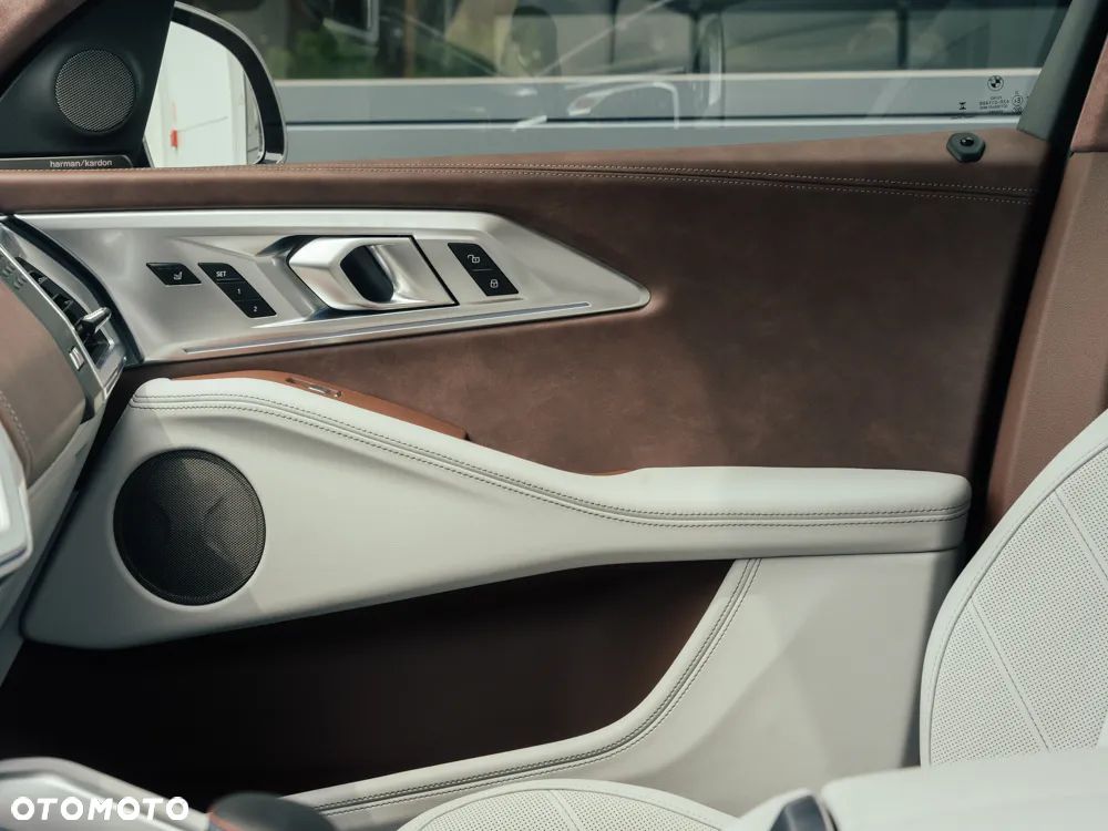 BMW XM - 10