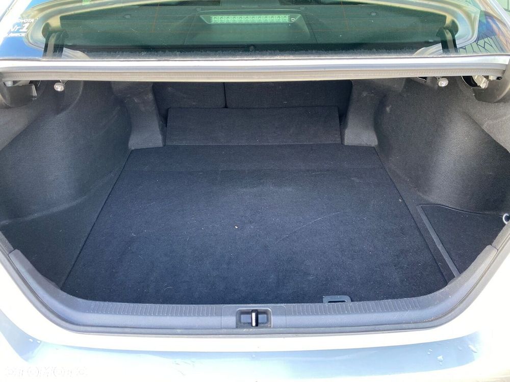 Toyota Camry 2.5 Hybrid Executive CVT - 33
