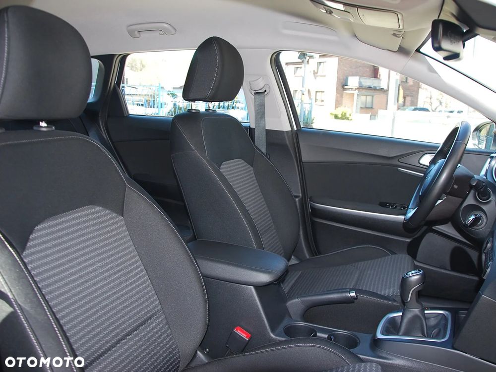 Kia Ceed - 11