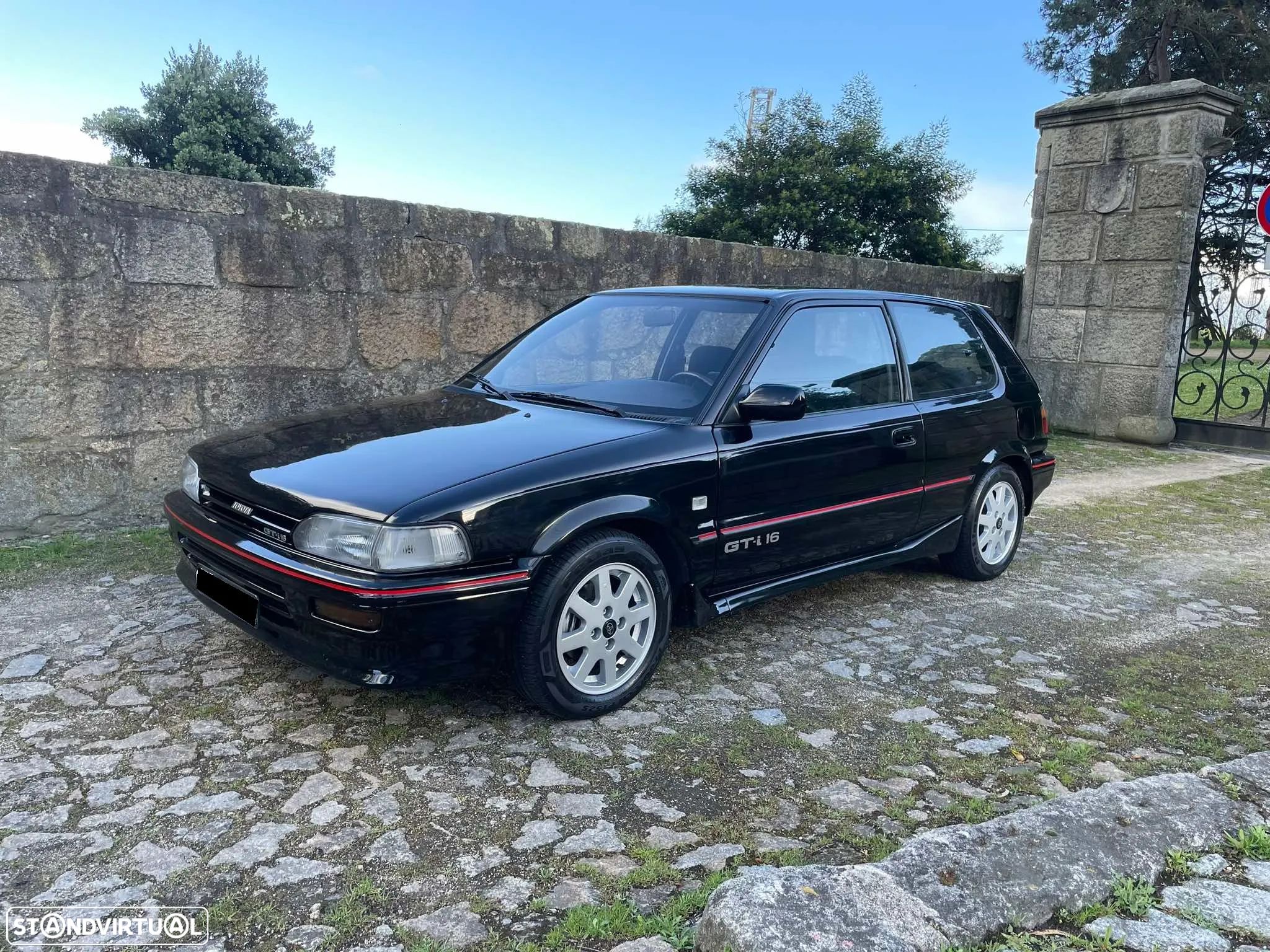 Toyota Corolla GT-i 16 - 1