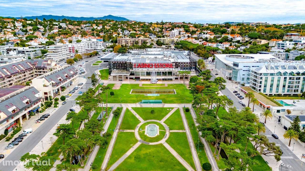 Moradia com história no coração do Estoril - Grande imagem: 4/11