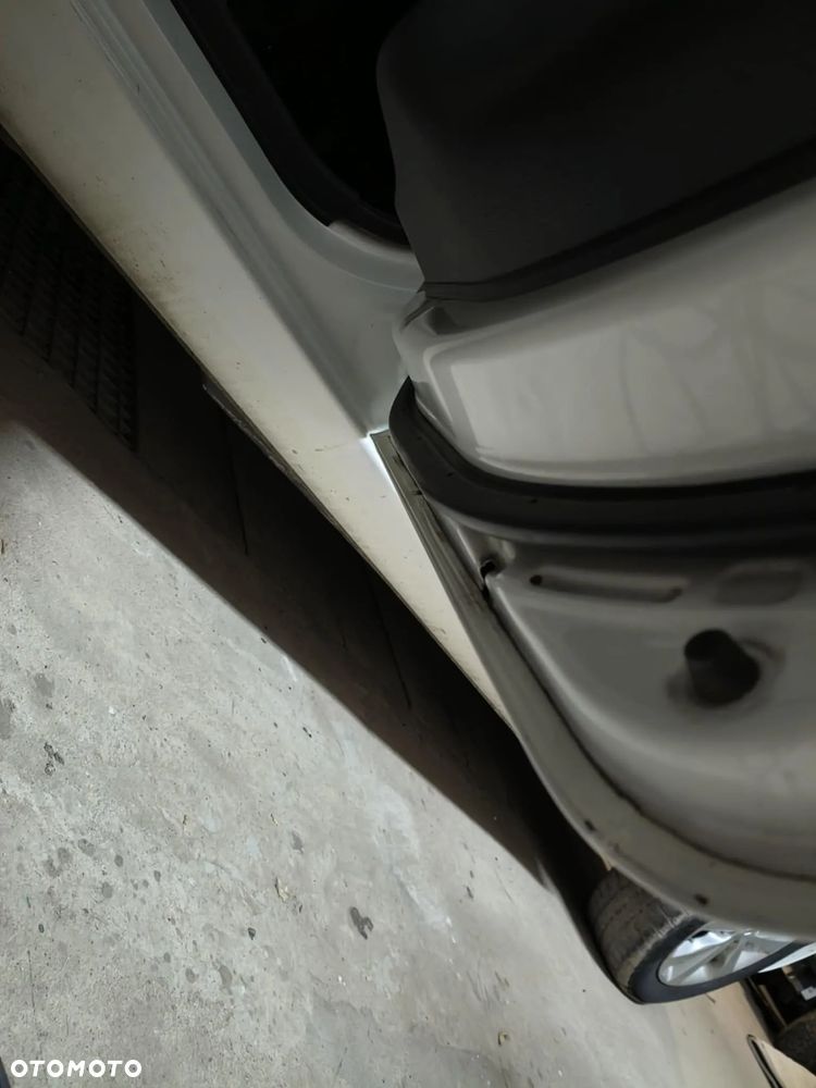 Kia Rio 1.4 crdi XL - 19