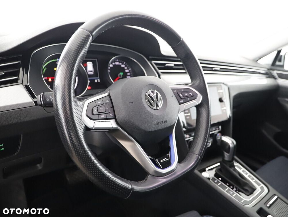 Volkswagen Passat - 13