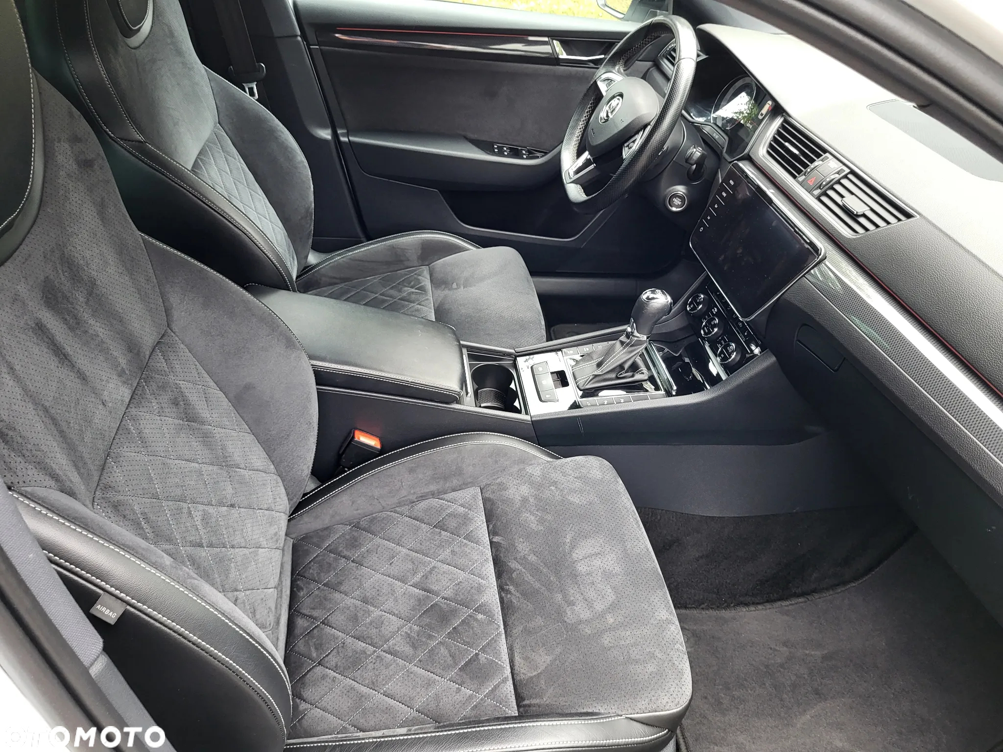 Skoda Superb 2.0 TSI 4x4 DSG Sportline - 22
