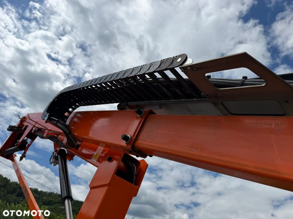 Nifty 120TAC Zwyżka koszowa 12 metrów Podnośnik HDS. jak nówka z salonu. 2016 rok. PRĄD 230v. 4 sekcje sterowania na dole. Nowy model! Z komuny Norweskiej. Używana była 1 raz do roku. Serwisowana w DEKRA do końca OKAZJA. Zwyżka Obrotowa. Poziomowanie kosza. Pełna Hydraulika. Sterowanie góra dół! Wysuwane ramie. Wieniec tryby zero zużycia! Ani deka luzów i wycieków.  Mała lekk i zwinna zwyżka o potężnym zasięgu. OKAZJA TANIO - 20