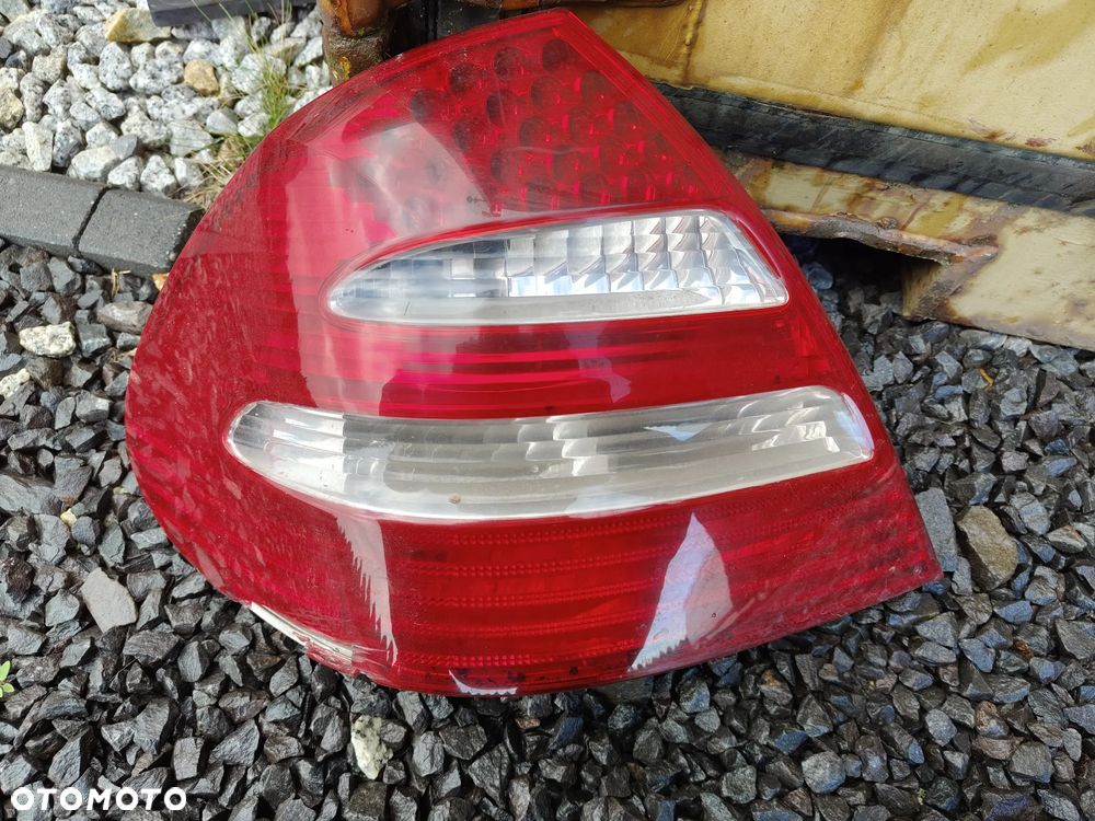 MERCEDES W211 AVANTGARDE Lampa Tył tylna SEDAN 02-06 Lewa led Uszkodzona - 1