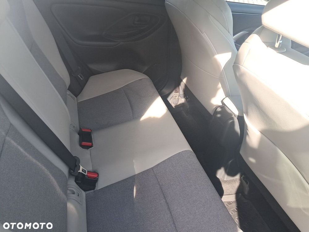 Toyota Yaris Hybrid 1.5 Executive - 11
