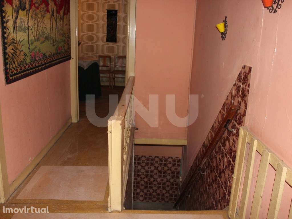 Duas Moradias para Remodelar para Venda na Lousa, Castelo Branco - Grande imagem: 4/17