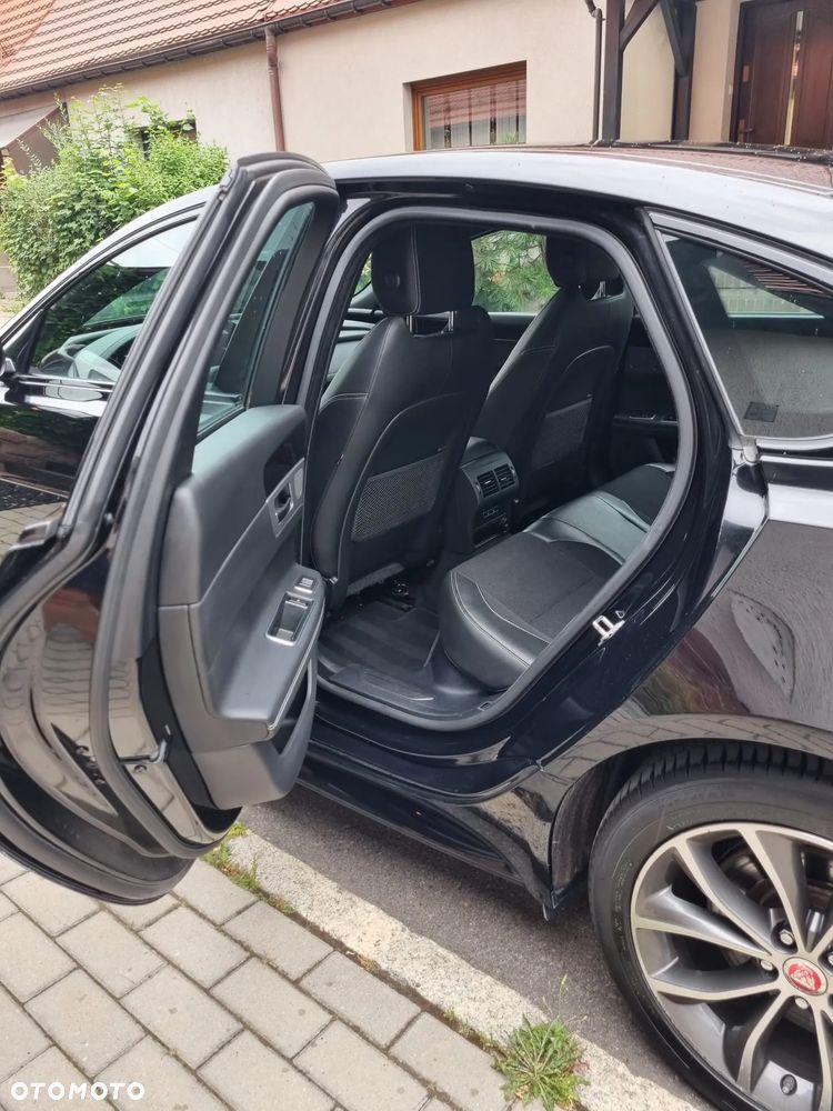 Jaguar XF 2.0 i4D R-Sport - 7