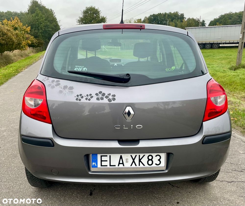 Renault Clio 1.2 16V Authentique - 17