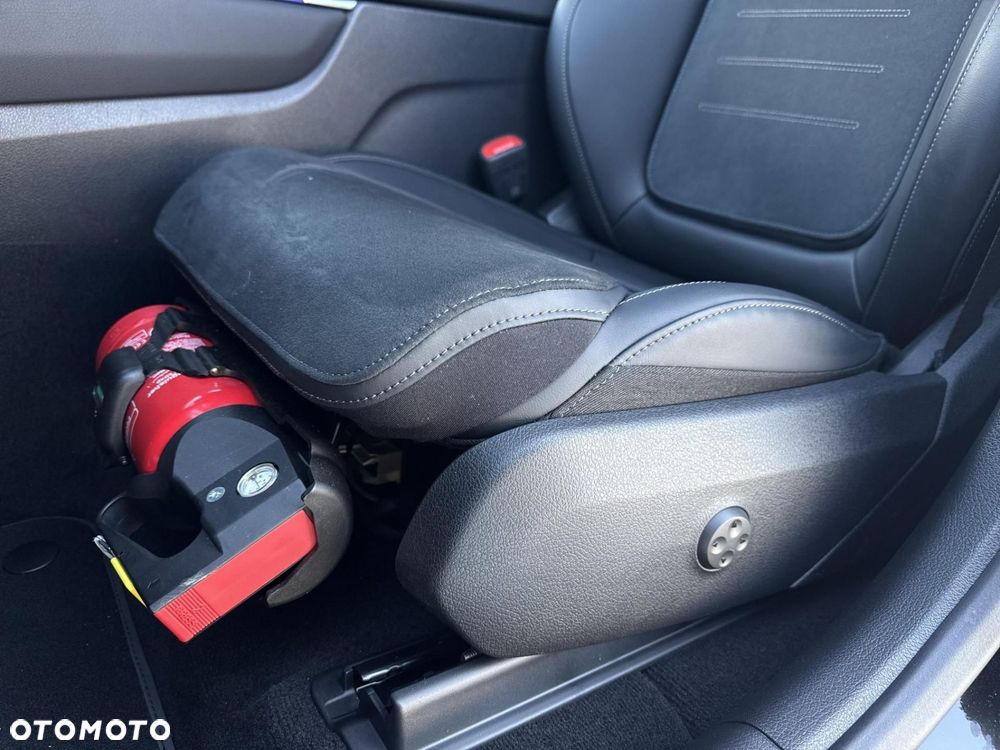 Mercedes-Benz GLC - 12