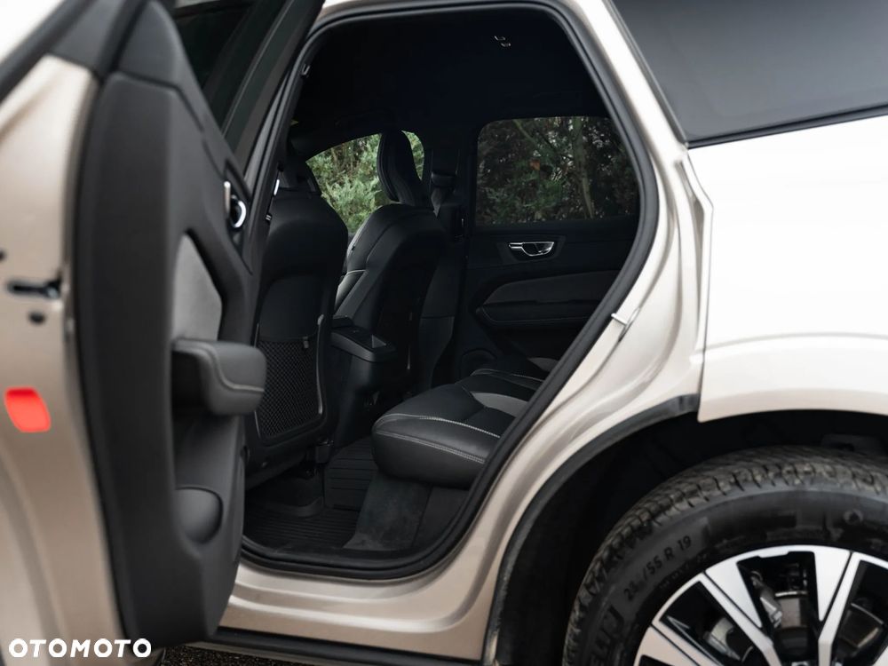 Volvo XC 60 B5 B AWD Plus Dark - 35