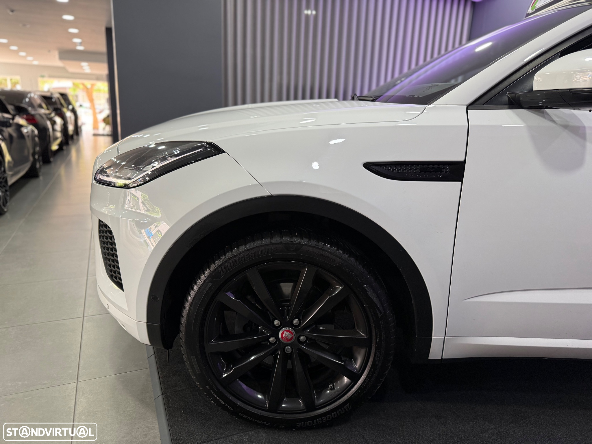 Jaguar E-Pace 2.0 i4D R-Dynamic HSE AWD Aut. - 4