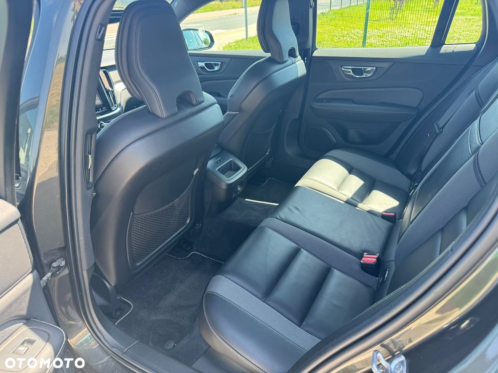 Volvo V60 D4 Geartronic R-Design - 9