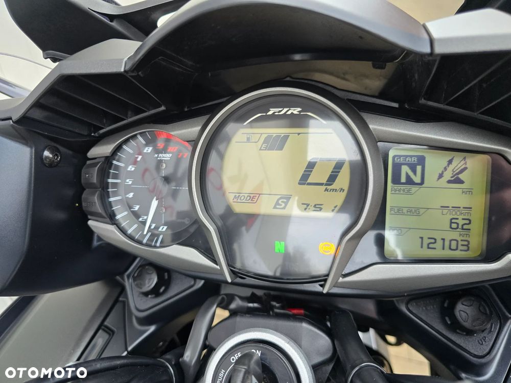 Yamaha FJR - 6