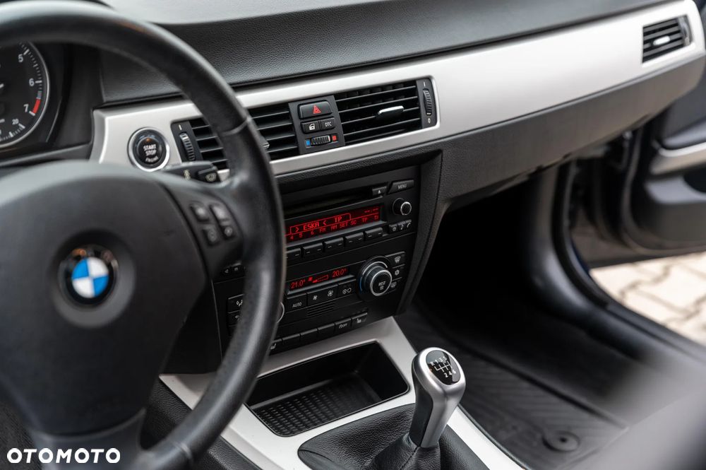 BMW Seria 3 318i - 34