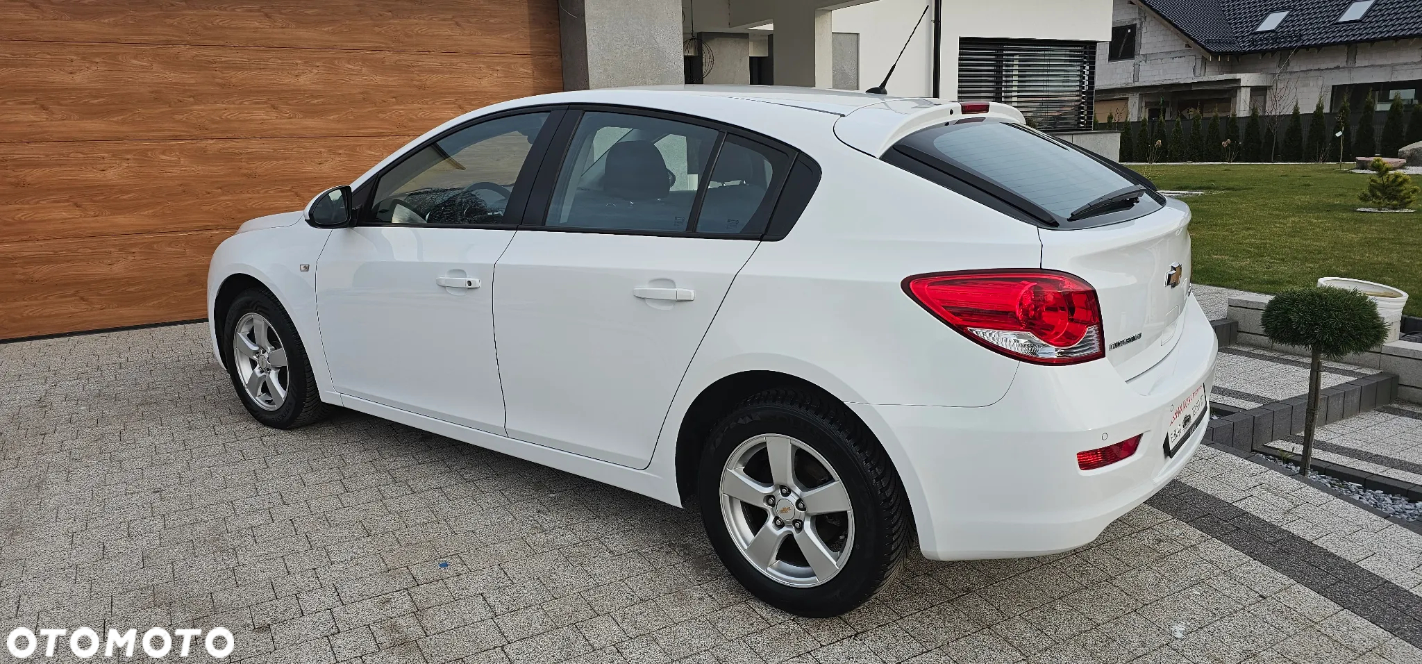 Chevrolet Cruze 1.6 LS+ - 16