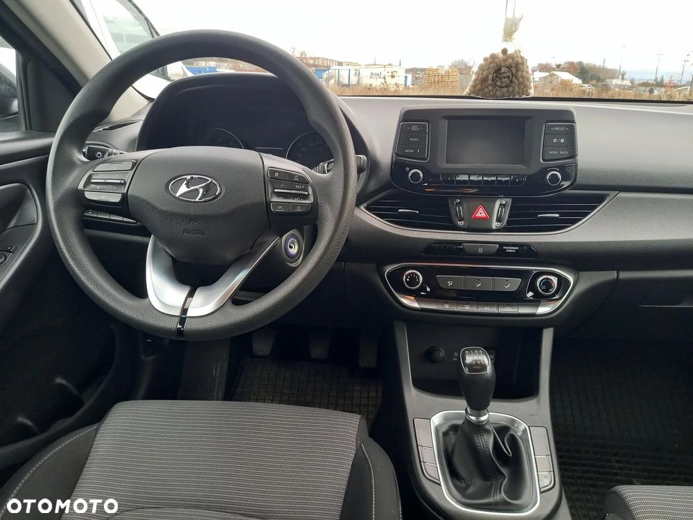 Hyundai i30 1.4 Classic + - 10