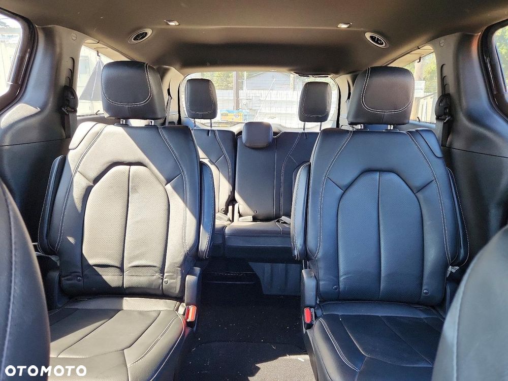 Chrysler Pacifica - 11