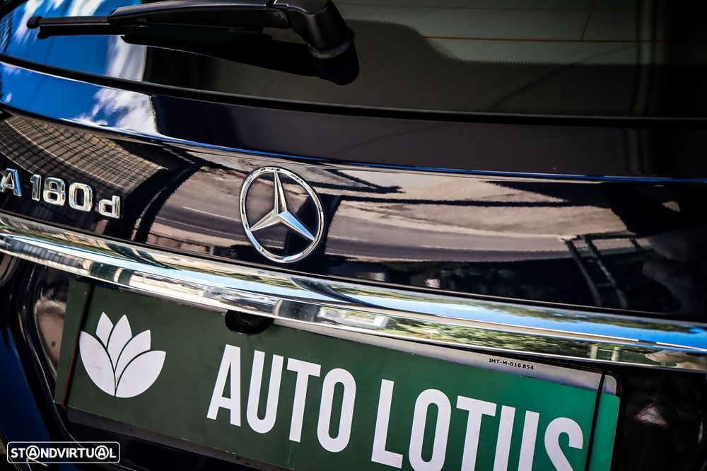 Mercedes-Benz GLA 180 d Urban - 12