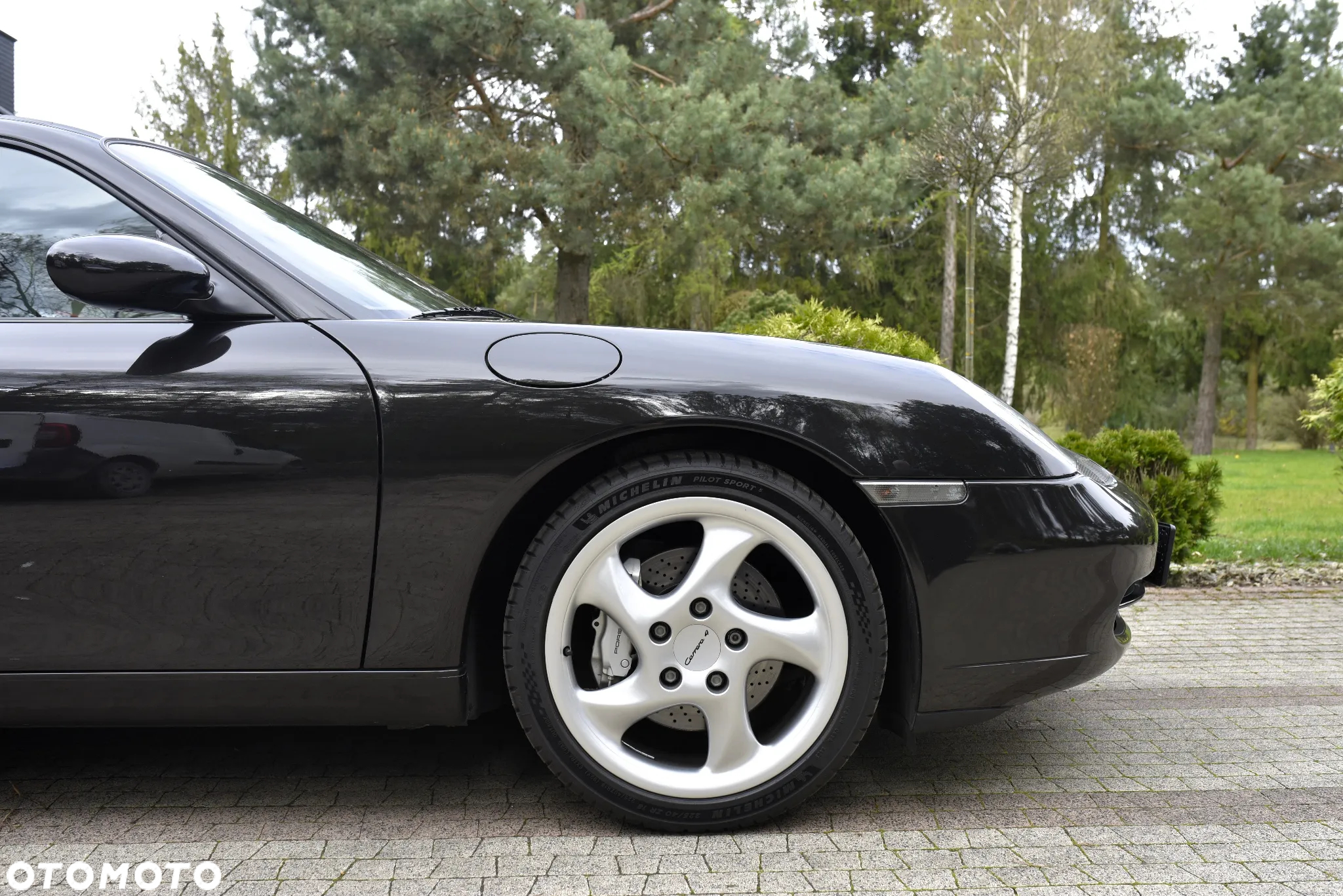 Porsche 911 Carrera 4 - 3
