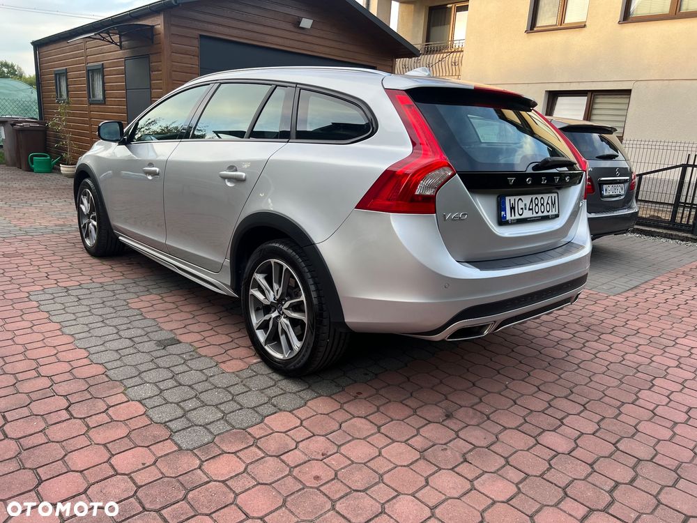 Volvo V60 Cross Country D3 Drive-E Summum - 3