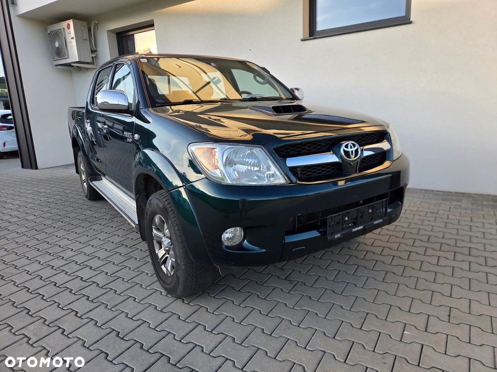Toyota Hilux - 1