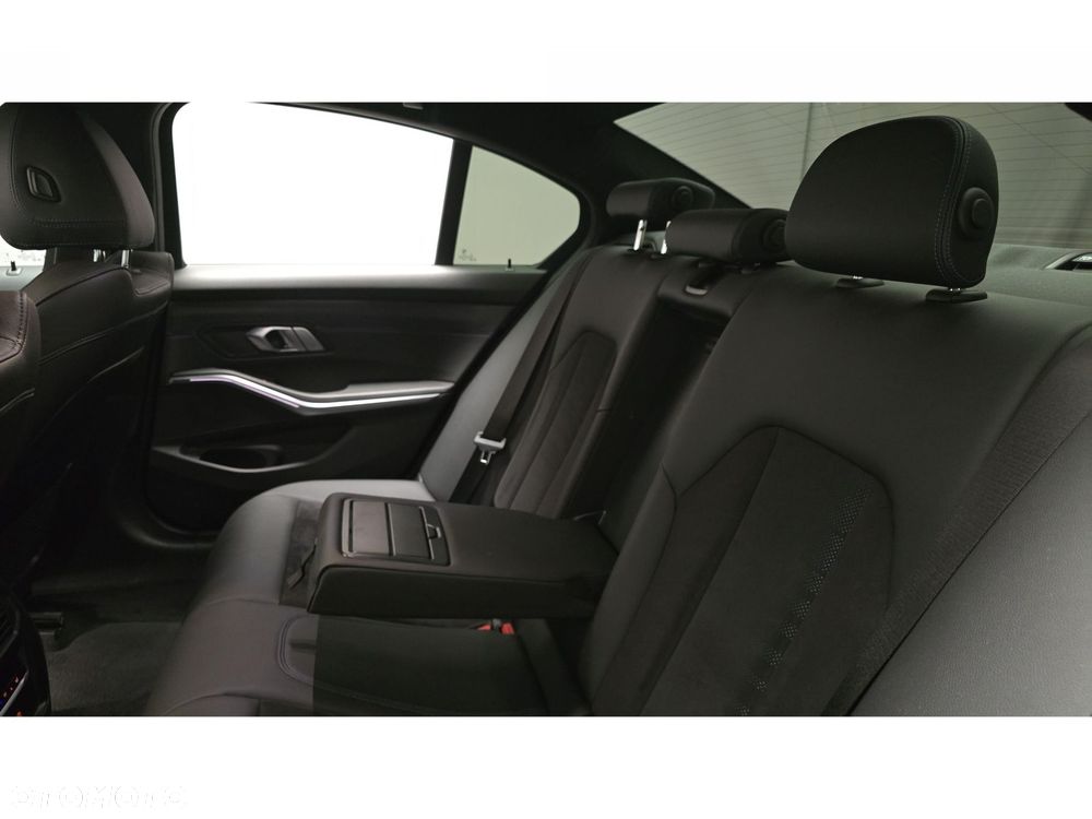BMW Seria 3 320d xDrive mHEV M Sport - 23