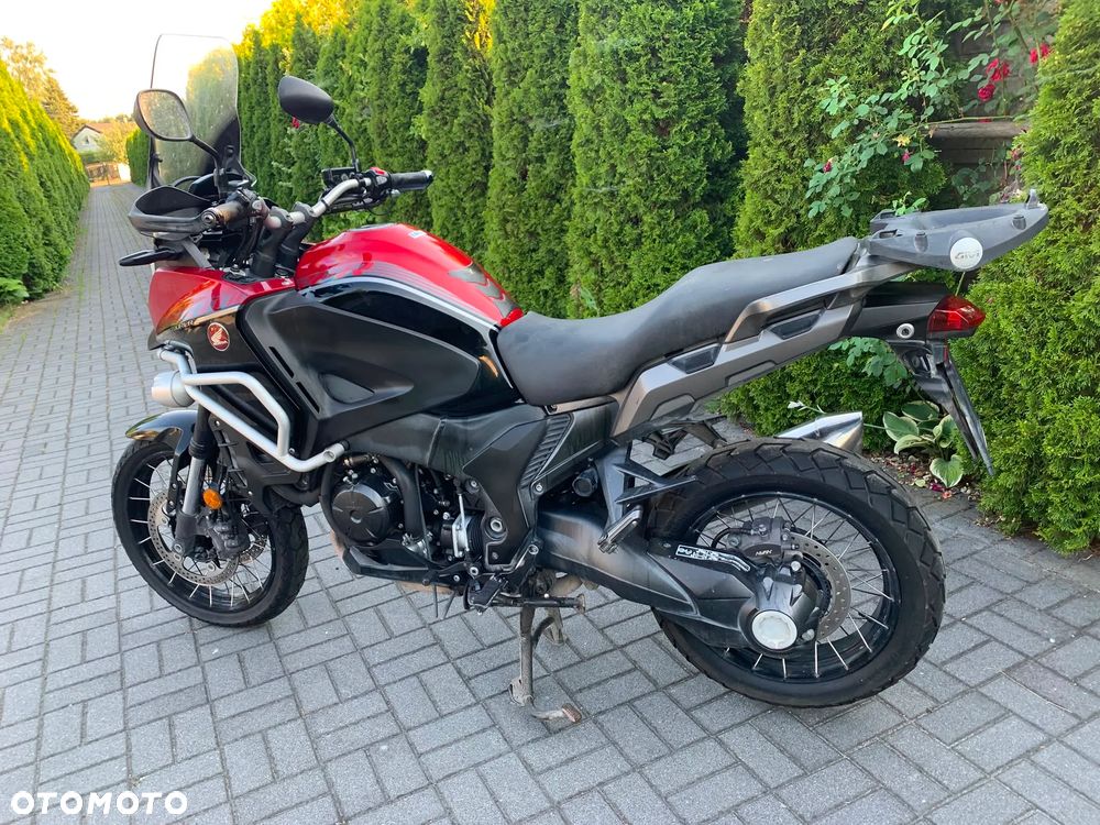 Honda VFR - 12