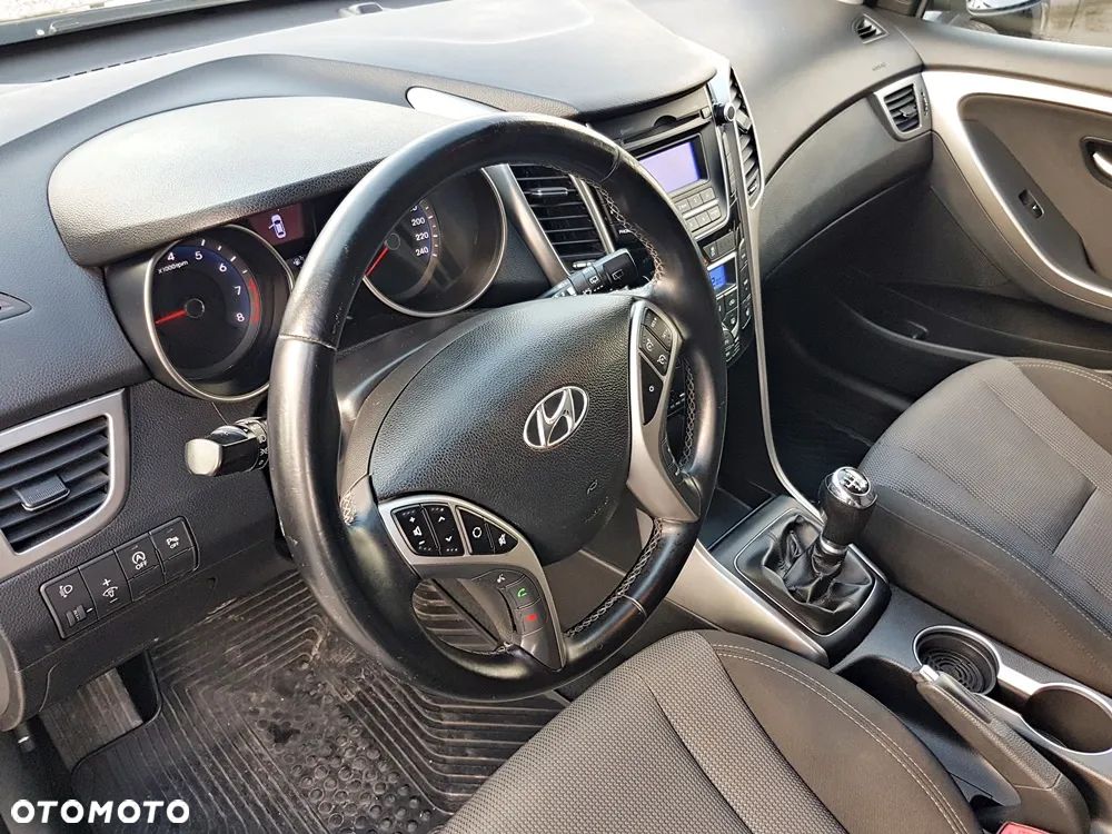 Hyundai i30 i30cw 1.6 Trend - 12
