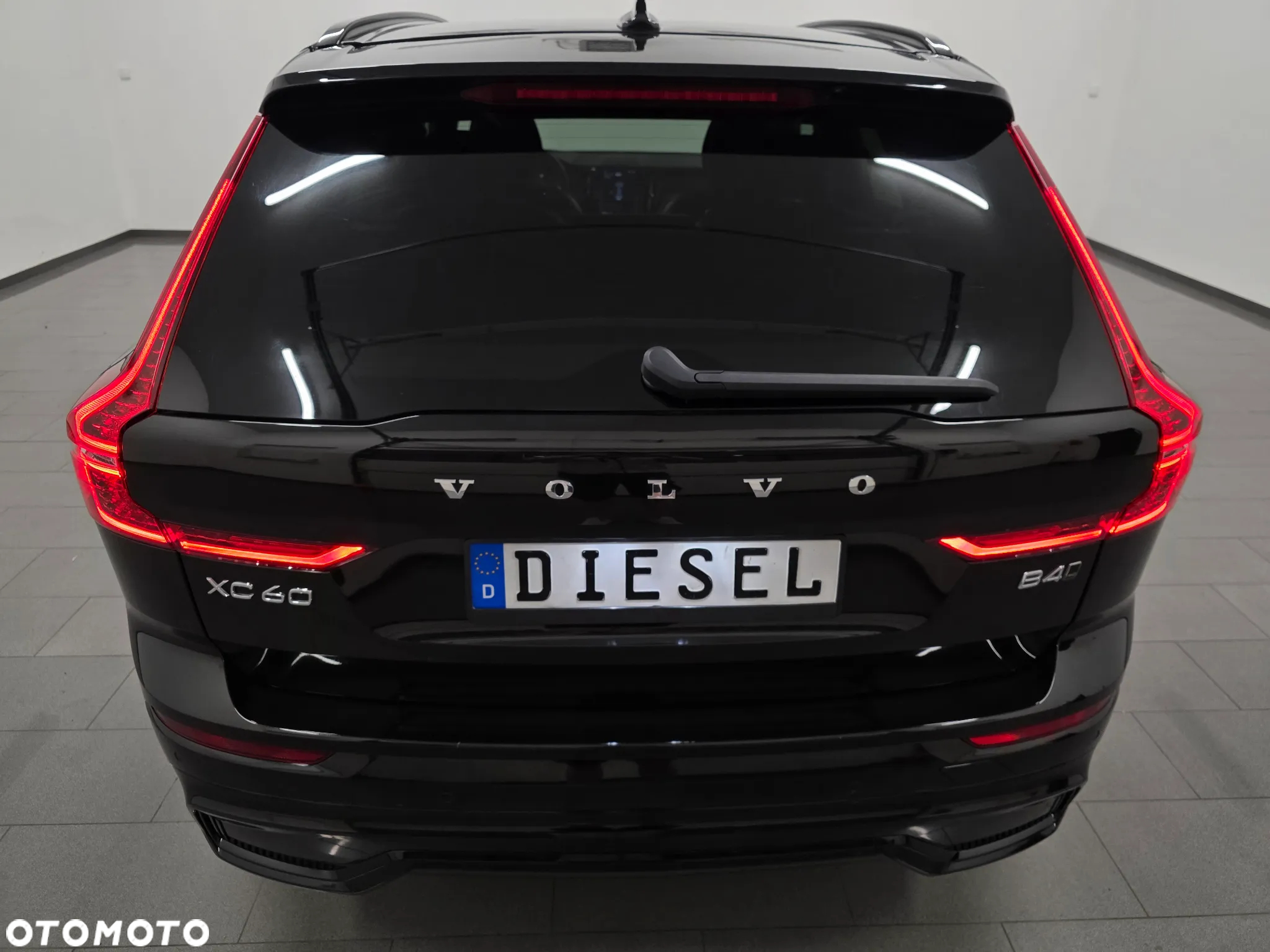 Volvo XC 60 B4 D AWD Plus Dark - 36