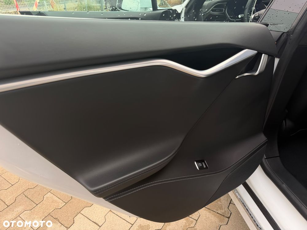 Tesla Model S - 13