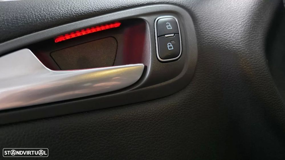 Ford C-Max 1.0 SCTi Titanium S/S - 25