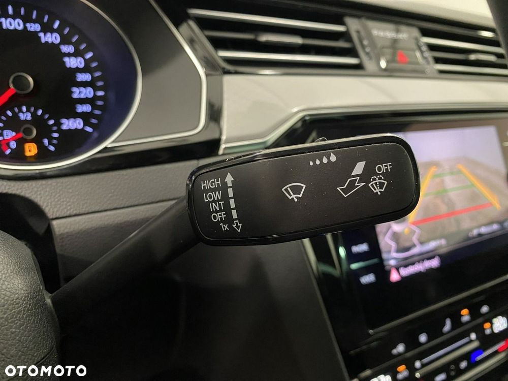 Volkswagen Passat - 25