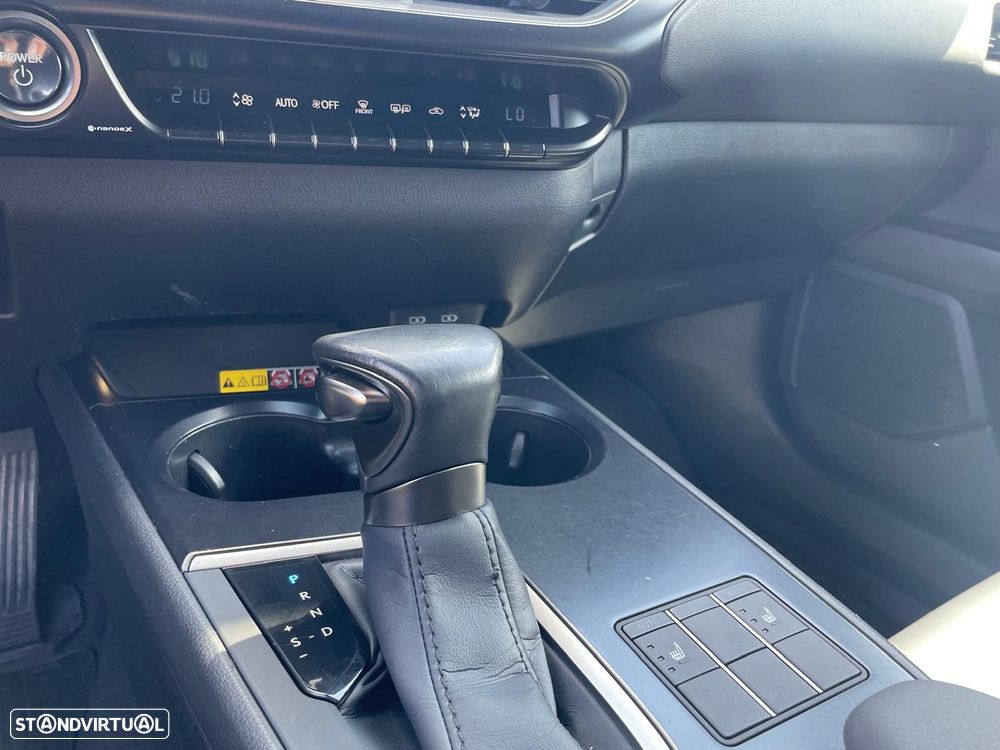 Lexus UX 250h Sport (Ecrã 12.3) - 31