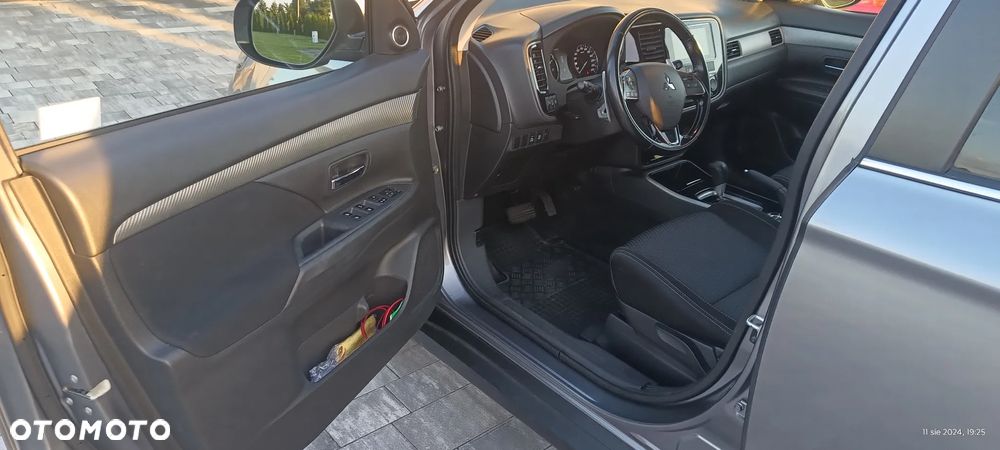 Mitsubishi Outlander 2.0 Intense + 4WD CVT - 8