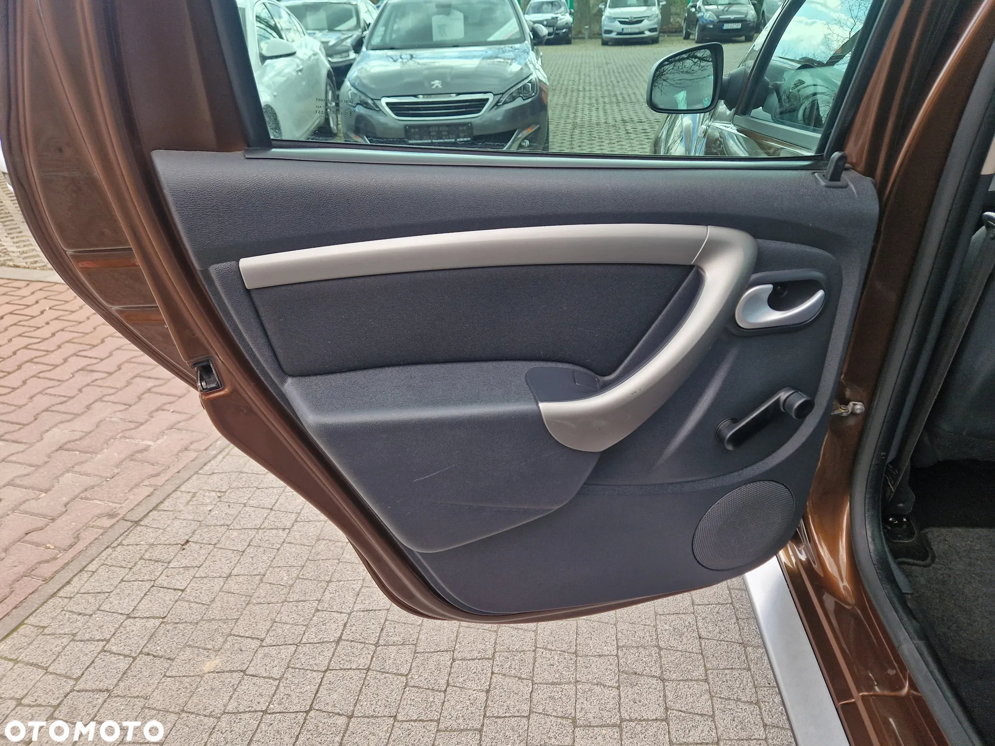 Dacia Duster 1.6 16V 4x2 Prestige - 23