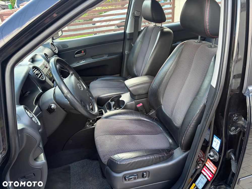 Kia Carens - 22