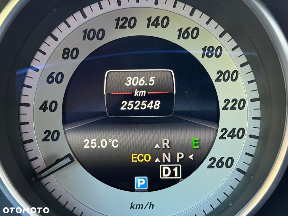 Mercedes-Benz Klasa E 220 BlueTEC 4Matic 7G-TRONIC Edition - 32