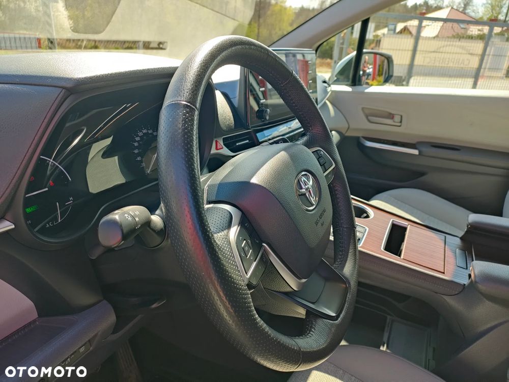 Toyota Sienna - 16
