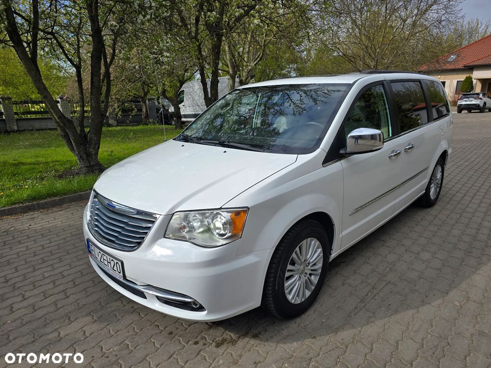 Chrysler Town & Country - 24