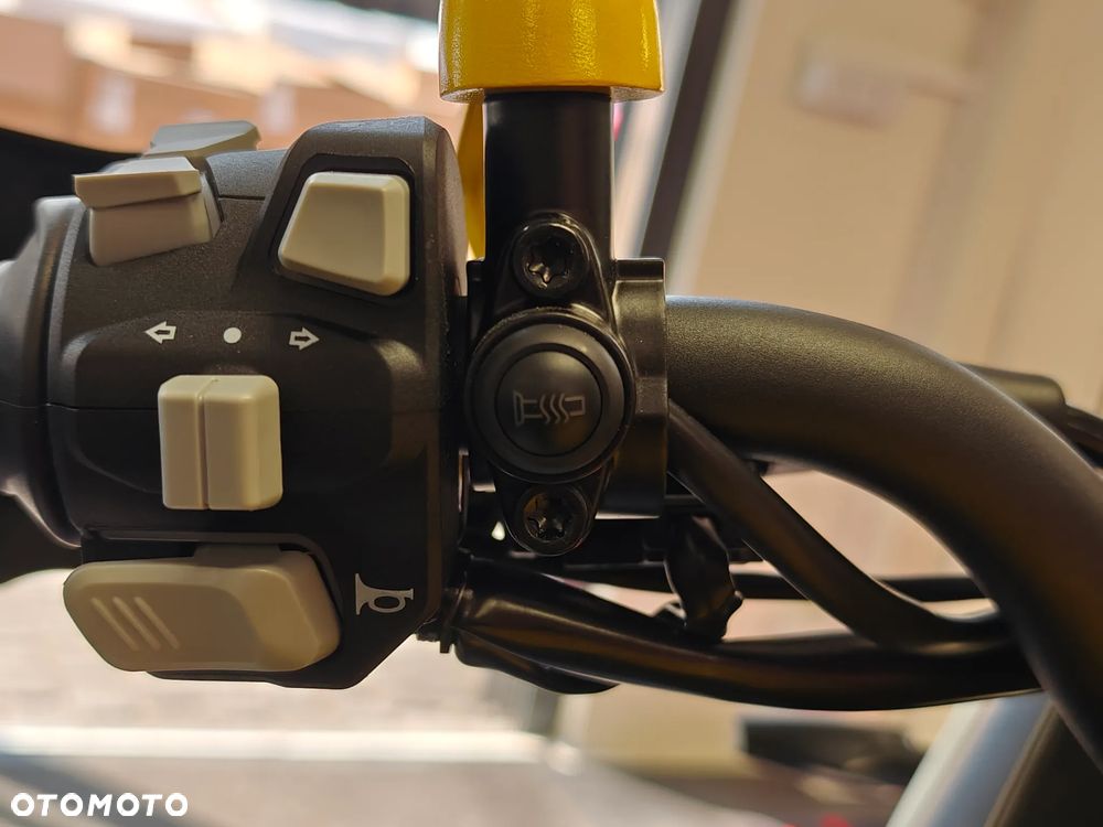 QJMOTOR SVT 650 - 16