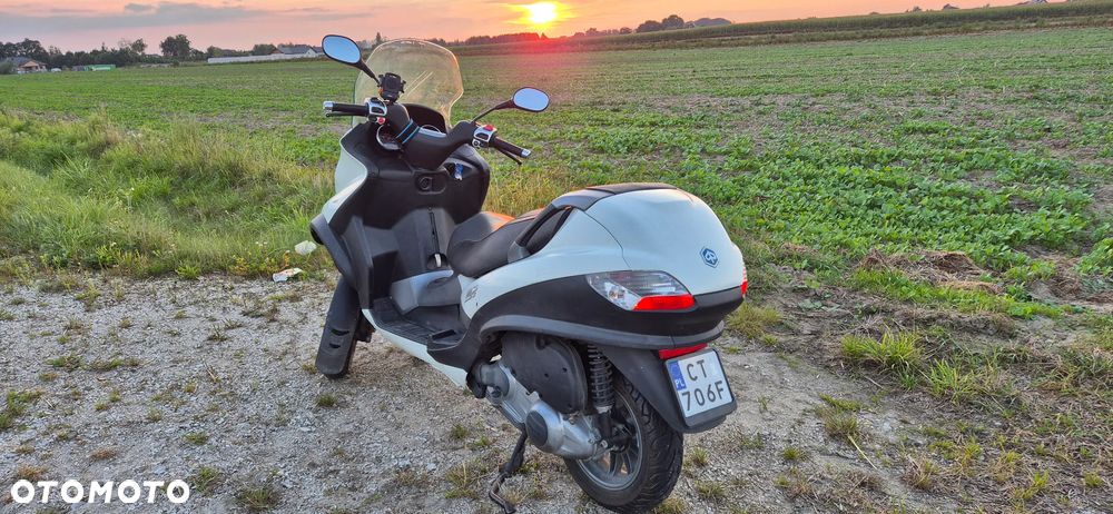 Piaggio MP-3 - 6
