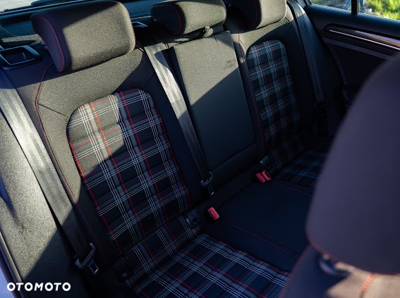 Volkswagen Golf - 21