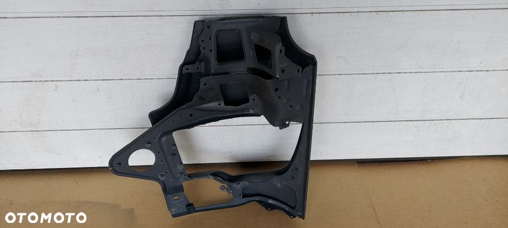 Błotnik przód prawy narożnik Mercedes AROCS metalowy - 4
