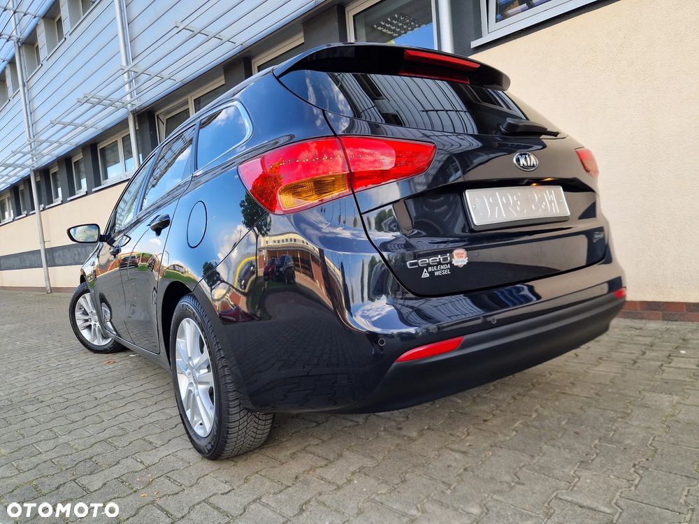 Kia Ceed 1.6 CRDi 128 Dream Team Edition - 11
