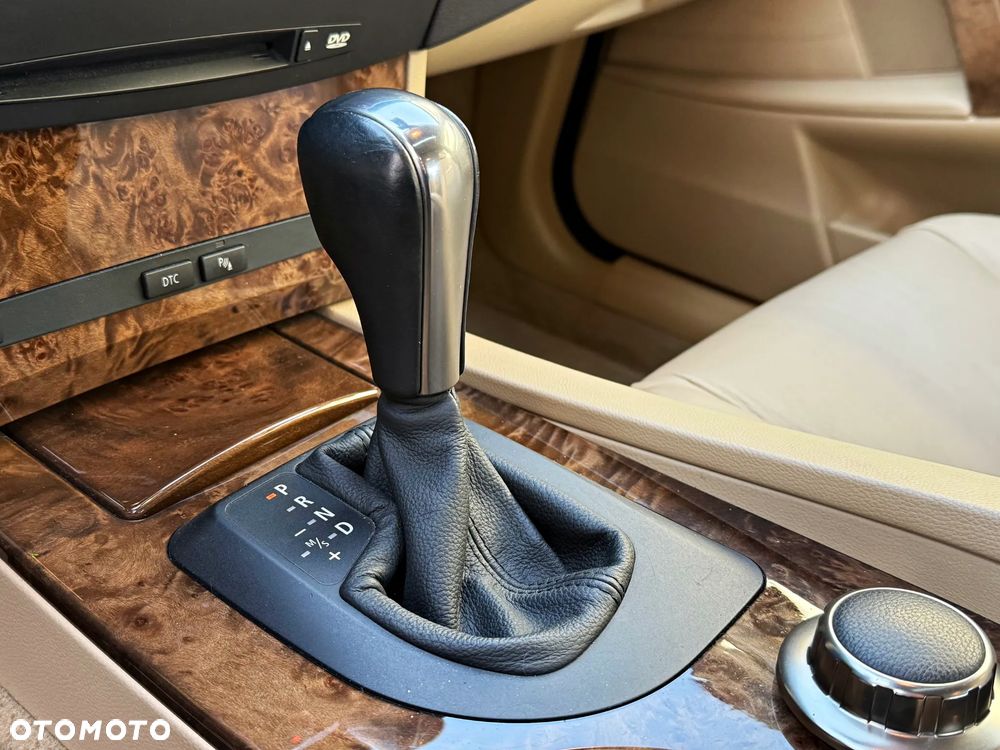 BMW Seria 5 525xi - 17