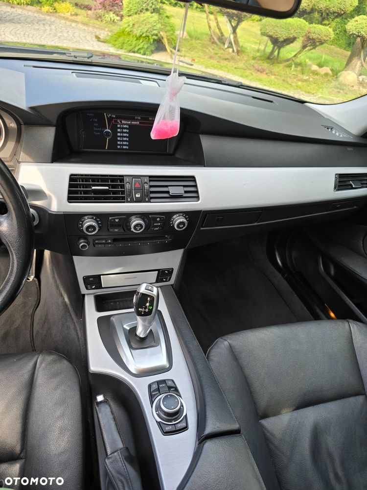 BMW Seria 5 523i - 26
